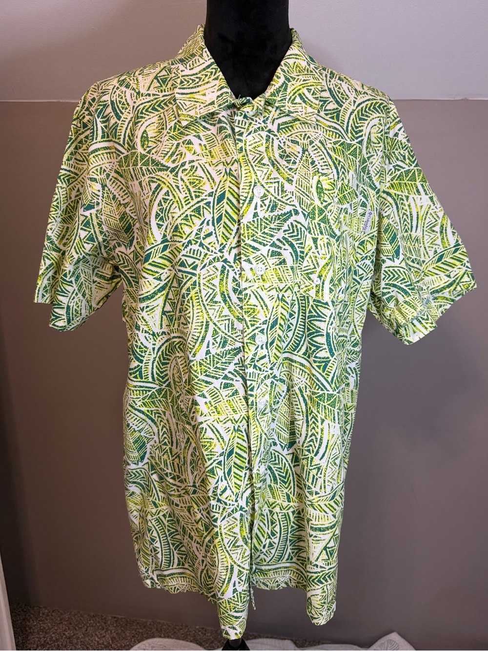 Men's Columbia PFG vented short sleeve tropical print button down size Large